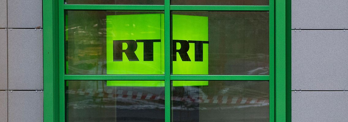 Das Logo des staatlichen russischen TV-Senders "Russia Today" (RT) in Moskau.