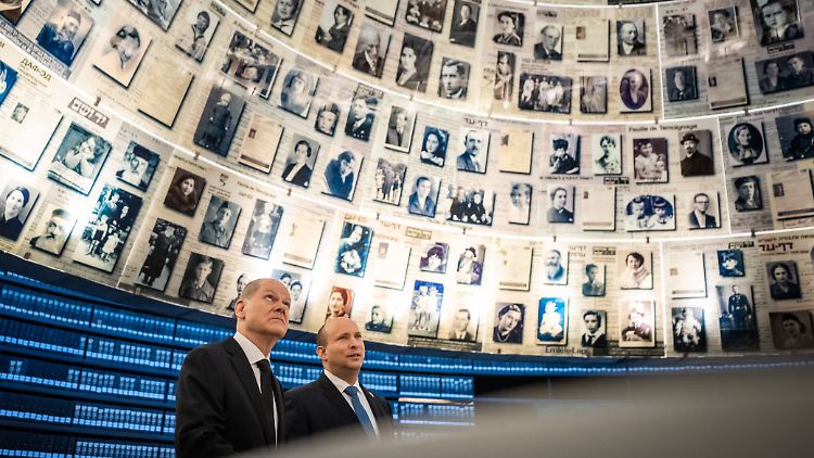 Scholz und Bennett in Yad Vashem.