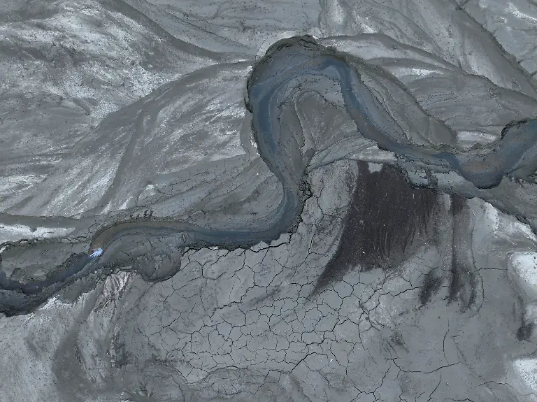 2024-09-03T150416Z-1628711485-RC2WS9AZYQ9G-RTRMADP-3-EUROPE-WEATHER-GREECE-DROUGHT-LAKE