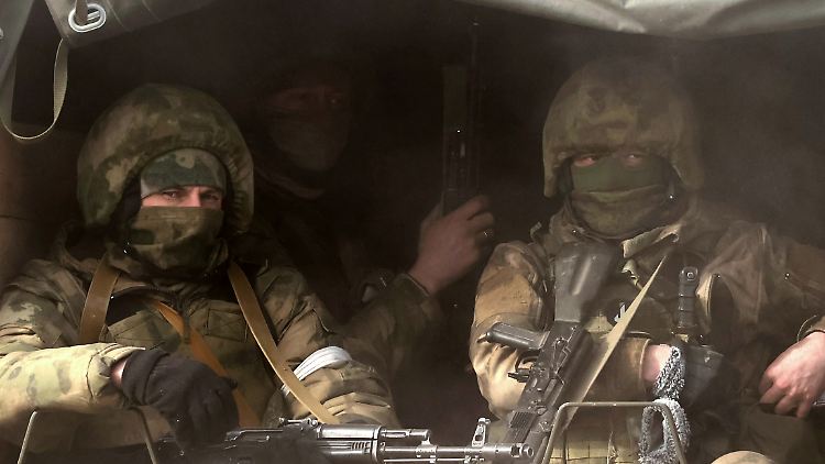 Russische Soldaten in der Ukraine - doch über die tatsächlichen Opferzahlen schweigt sich der Kreml aus.