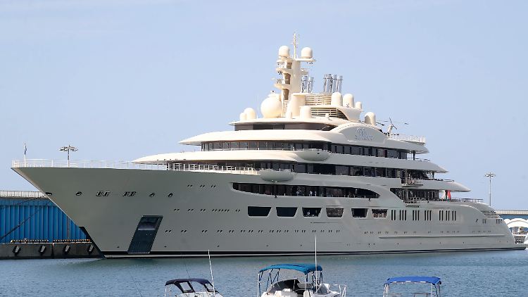 156 Meter lange "Dilbar von Alisher Usmanow soll in Deutschland beschlagnahmt worden sein.