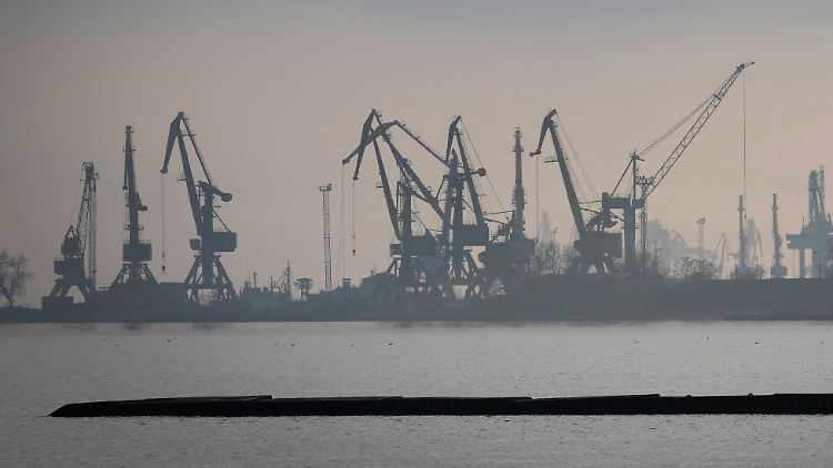 Die Hafenstadt Mariupol ist offenbar von prorussischen Separatisten eingeschlossen.