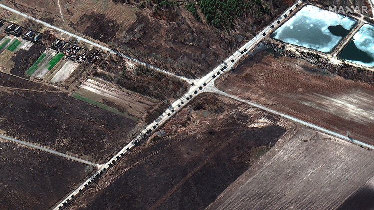 Derzeit bewegt sich der Konvoi 30 Kilometer vor Kiew offenbar kaum vorwärts.