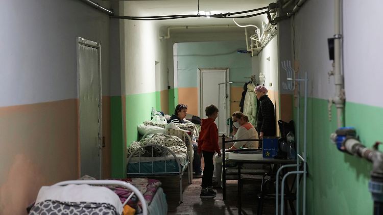 Kürzlich wurden noch Kinder in der Klinik behandelt. Nun ist sie offenbar völlig zerstört.