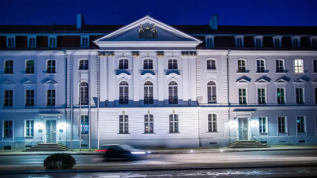 Juliane-Huwe-wurde-zur-neuen-Kanzlerin-der-Universitaet-Greifswald-ernannt