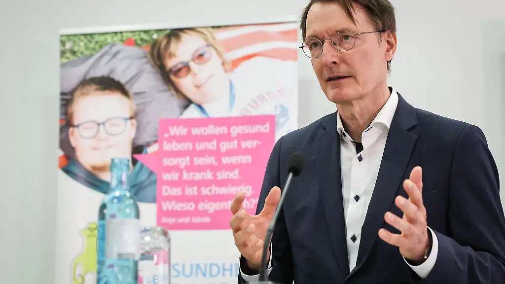 Bundesgesundheitsminister-Lauterbach-will-bedarfsnotwendige-Kliniken-wie-das-Evangelische-Krankenhaus-Alsterdorf-ueber-die-Krankenhausreform-besser-absichern