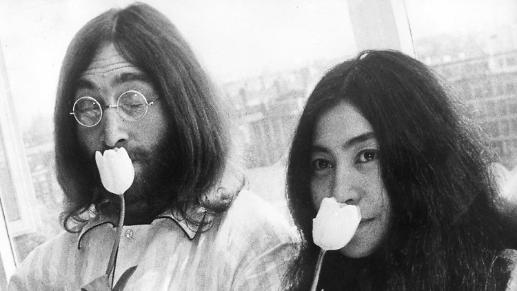 John Lennon, hier mit seiner Frau Yoko Ono, schrieb das Lied als Antwort auf den Vietnamkrieg.