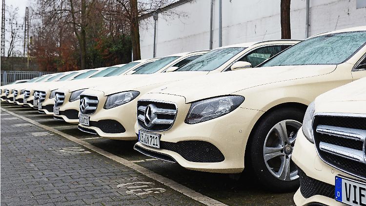Nach einem Bericht der "Wirtschaftswoche" will sich Mercedes mit der E-Klasse aus dem Taxi-Geschäft zurückziehen. 
