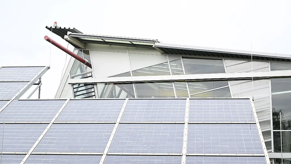 Das-Land-kommt-beim-Ausbau-von-PV-Anlagen-auf-seinen-eigenen-Gebaeuden-voran