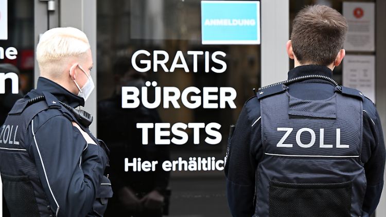 Übers Handy nahm die Essenerin am Abrechnungsverfahren mit Kassenärztlichen Vereinigungen teil.