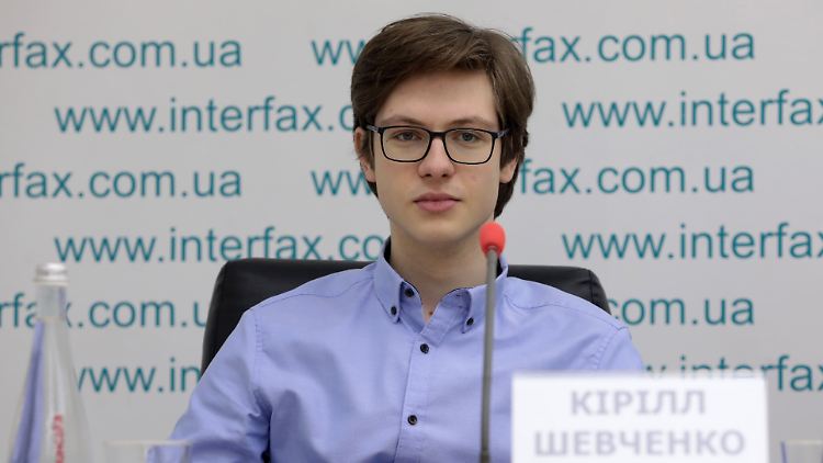 Shevchenko nach dem Gewinn des Titels der Schach-Mannschafts-EM im November 2021. 
