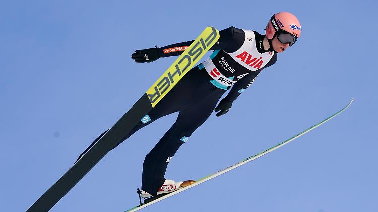 Karl Geiger in der Luft. 