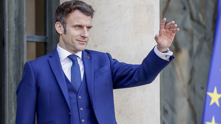 Macron sei "äußerst besorgt" über die Risiken, die sich aus Russlands Invasion der Ukraine für die nukleare Sicherheit ergäben, erklärte der Elysée-Palast.
