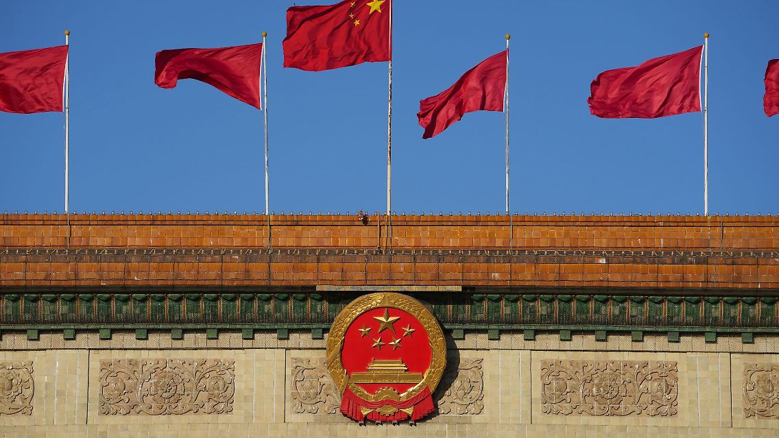 Ein Blick auf die Große Halle des Volkes in Peking.