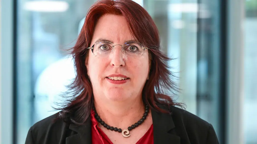 Plaediert-fuer-mehr-Demokratiebildung-an-Schulen-GEW-Landeschefin-Monika-Stein