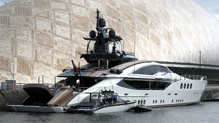 Die "Lady M" wird den Hafen in Ligurien nicht so schnell verlassen.