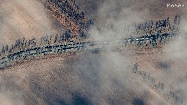 Der russische Militärkonvoi nördlich von Kiew kommt seit Tagen eigentlich nicht voran. Den Grund sieht ein Experte in der Planlosigkeit des russischen Militärs, nachdem der "Blitzkrieg" nicht funktioniert habe. 