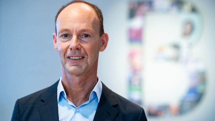 "Wir sind zweistellig gewachsen und erwarten einen deutlichen Anstieg des operativen Ergebnisses und des Konzernergebnisses", sagte Firmenchef Thomas Rabe.