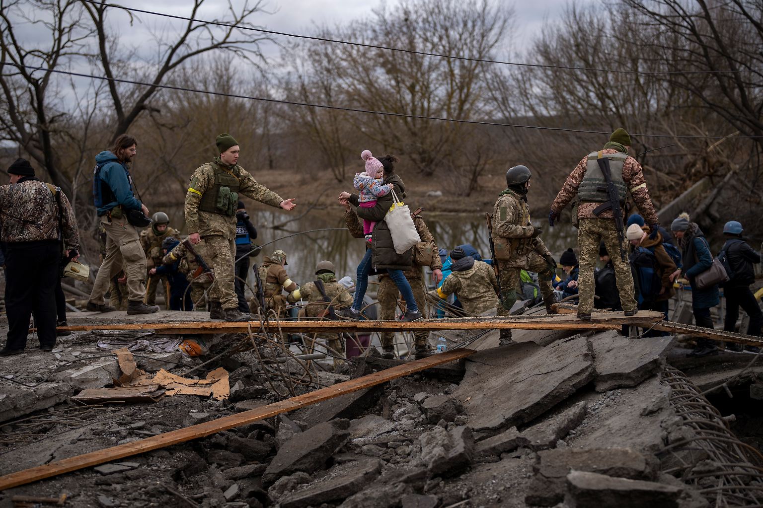 Der Krieg in der Ukraine zwingt die Menschen weiterhin dazu, ihr Zuhause und ihr Land zu verlassen. 