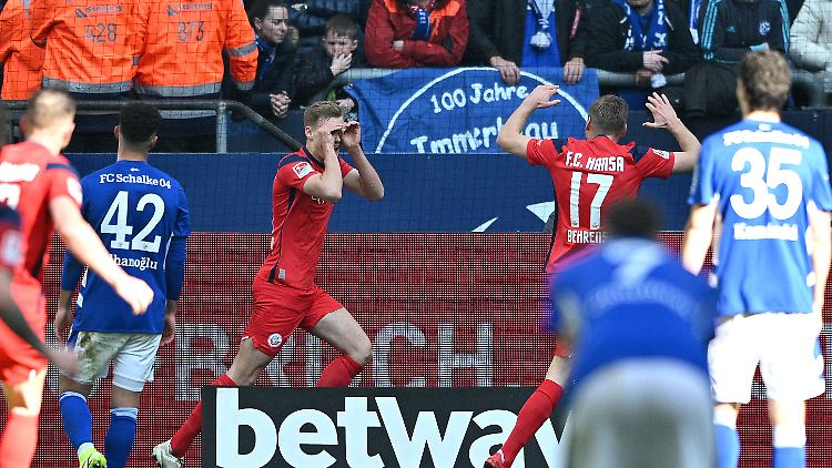 Rostock jubelt, Schalke nicht.
