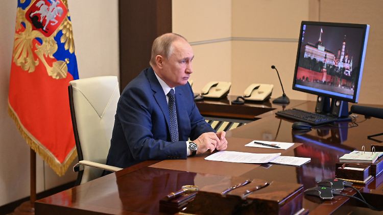 Putin versicher im TV, dass in der Ukraine keine Wehrpflichtigen im Einsatz seien.