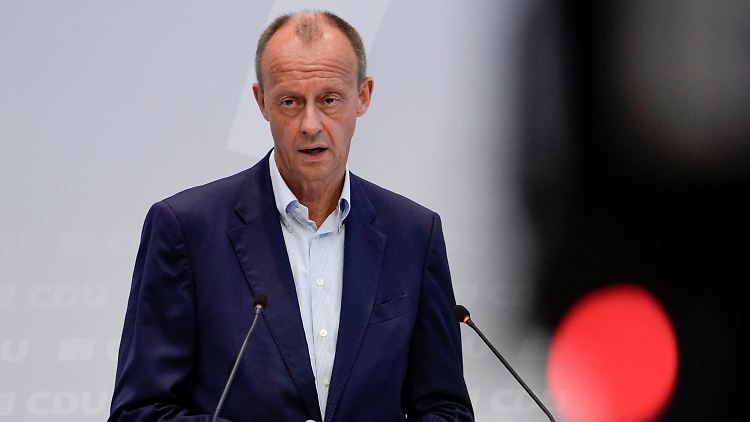 "Dies ist ein Krieg nicht des russischen Volkes gegen die Ukraine. Sondern dies ist ein Krieg der russischen Regierung", erklärte Merz.