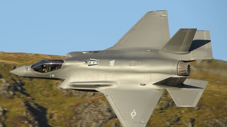 Einer der beiden US-Jets meldete technische Probleme.