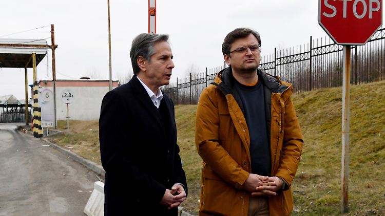 US-Außenminister Blinken besucht mit seinem ukrainischen Amtskollegen die polnisch-ukrainische Grenze.