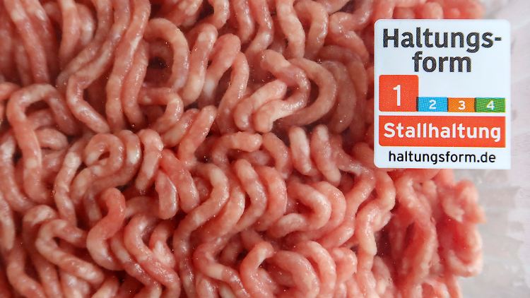 Verbraucher greifen immer seltener zu Schweinefleisch aus der niedrigsten Haltungsstufe.