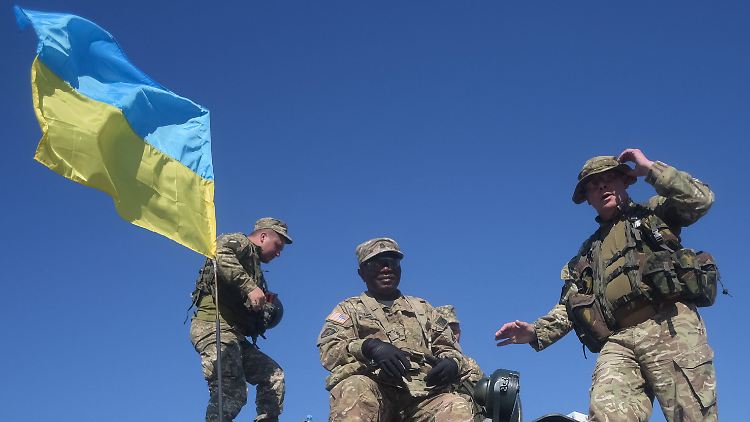 2016 haben ukrainische und US-Soldaten bereits bei der NATO-Übung "Rapid Trident" in Lwiw Seite an Seite gekämpft.