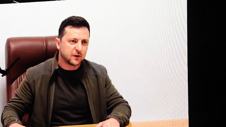 "Das wird ein Kriegsverbrechen, das wird ein historisches Verbrechen", warnt Selenskyj.