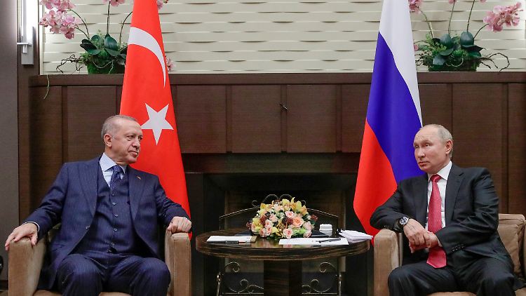 Anders als im September 2021 sprachen Erdogan und Putin diesmal telefonisch.