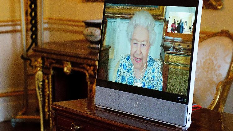 Einen Großteil ihrer Arbeit, etwa Audienzen im Buckingham-Palast, erledigt die Königin virtuell von Windsor aus. 