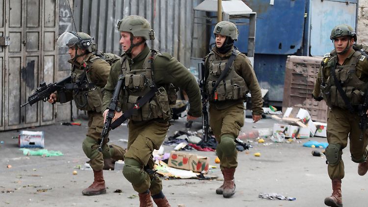 Israelische Soldaten sind im Westjordanland unterwegs.