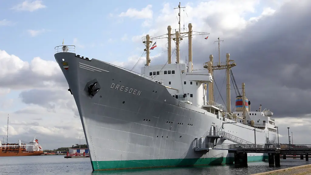 Ein-solches-Denkmal-hat-nicht-jede-Stadt-Zum-Tag-des-Denkmals-bietet-das-Traditionsschiff-Dresden-in-Rostock-ein-besonderes-Programm