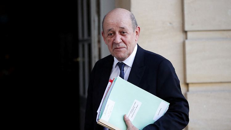 ""Was seit zehn Tagen am meisten auffällt, ist die starke Widerstandsfähigkeit der Ukraine", staunt Jean-Yves Le Drian.