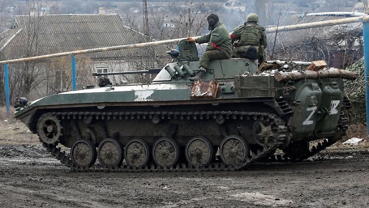 Die russische Armee zieht ihre Truppen zusammen.