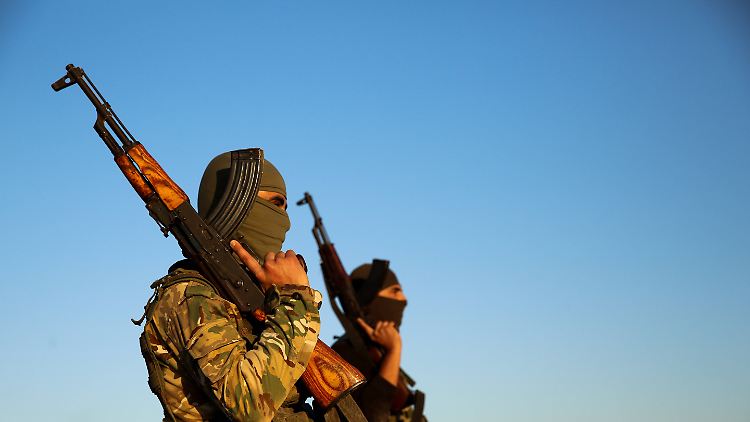 Derzeit lässt sich schwer verifizieren, wer wirklich im Kriegsgebiet ist. Syrische Kämpfer sollen auf russischer Seite stehen..