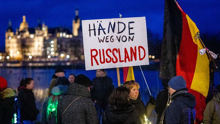 Zahlreiche Rechtsextreme in Deutschland stehen auf Putins Seite.