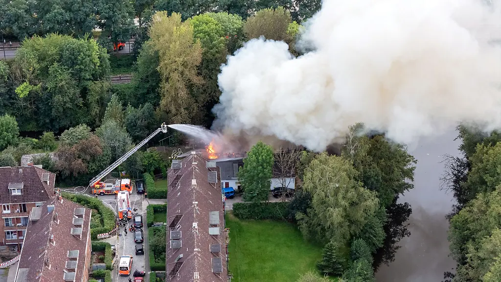 In-Bergedorf-brennt-es-bei-einem-Bootsverein