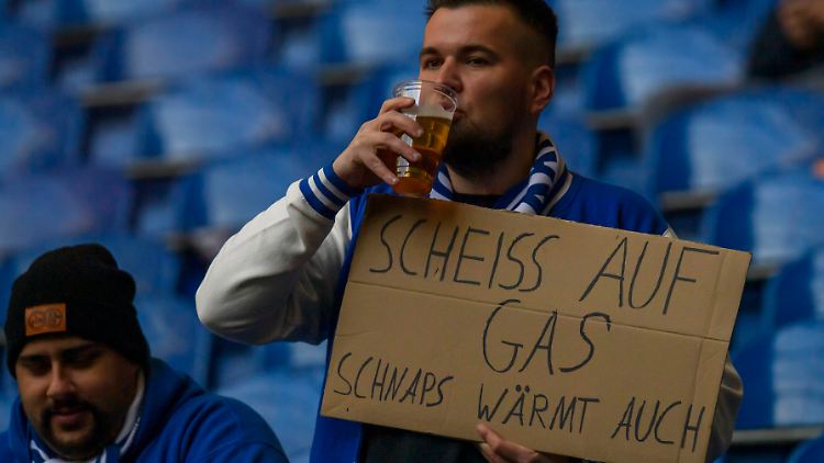 Schalke hat sich zur Trennung vom russischen Staatskonzern Gazprom durchgerungen, die Bundesregierung ist noch nicht so weit.