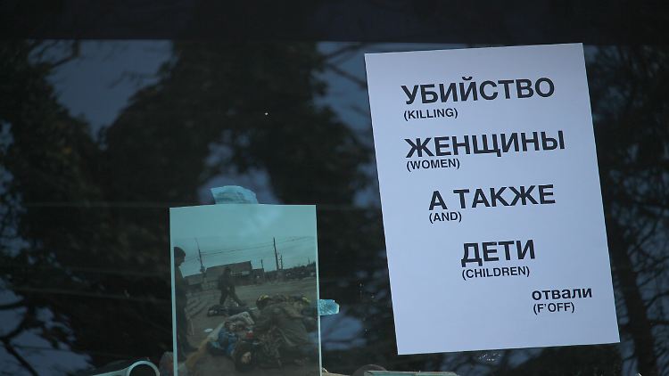Der Fahrer des Lastwagen in Dublin verteilte Berichten zufolge Bilder von ukrainischen Kriegsopfern.
