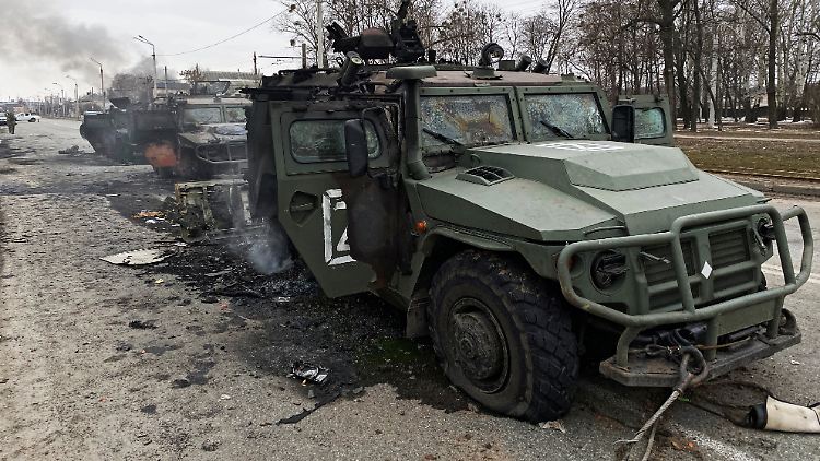 Zerstörte russische Militärfahrzeuge im ukrainischen Charkiw.