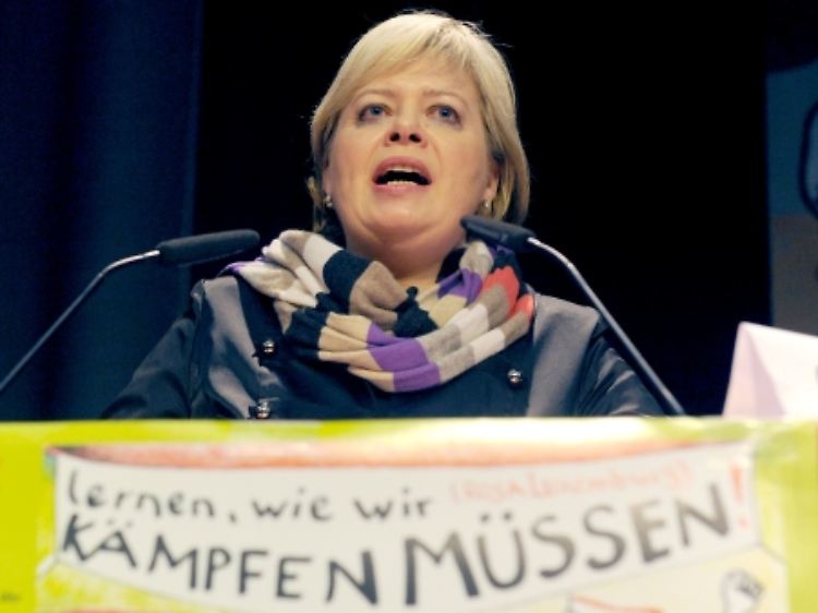 Lötzsch bei ihrer Rede.