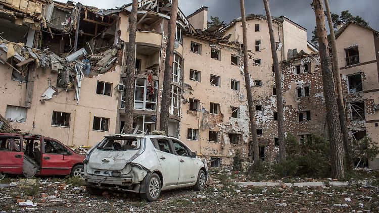 Ein zerstörtes Wohnhaus in Irpin nahe Kiew nach dem Beschuss durch russisches Militär.