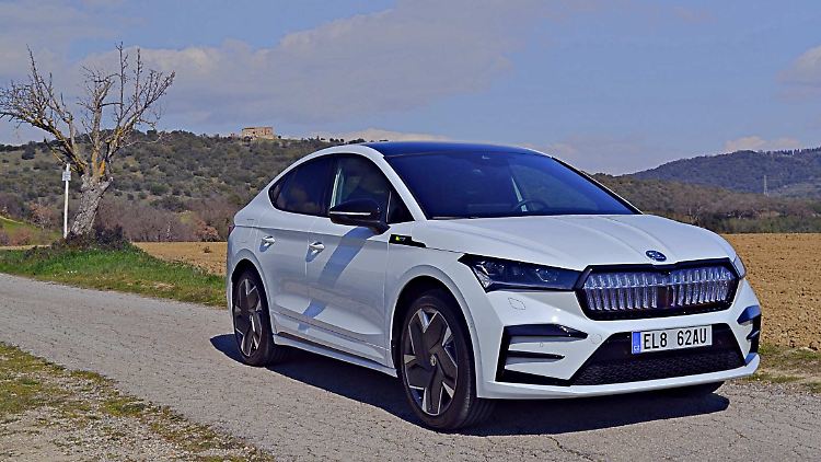 Das Škoda Enyaq Coupé ist optisch ein recht sportlicher Zeitgenosse.