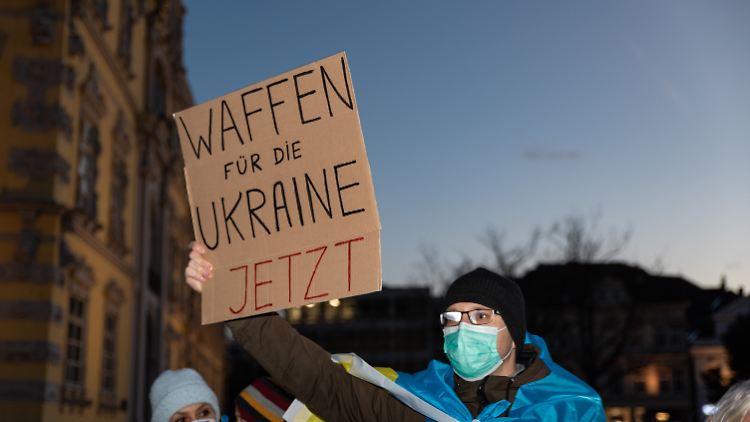 Mahnwache in Oldenburg am 23. Februar. Mittlerweile ist diese Position mehrheitsfähig.