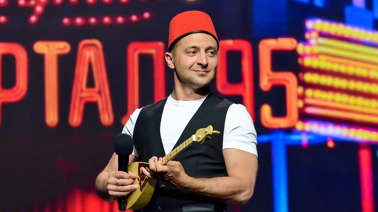 Wolodymyr Selenskyj im Mai 2018 auf der Bühne in Kiew.