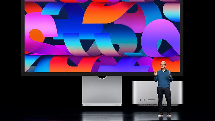 Apple-Chef Tim Cook kündigt in einer Videoübertragung in Cupertino den neuen Mac Studio an, sowie den selbst entwickelten Prozessor.