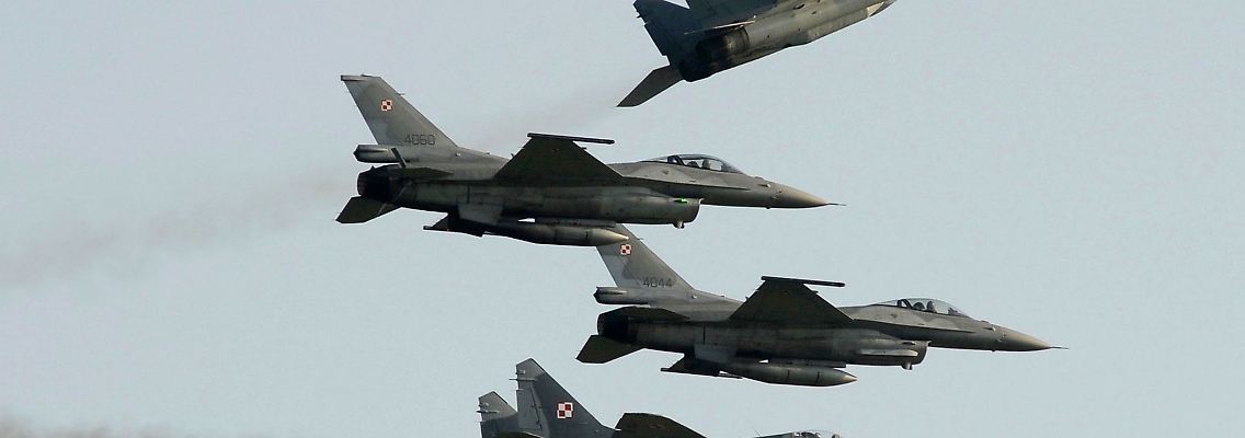 Die MiG-29 ist ein zweistrahliges Kampfflugzeug, das in der Sowjetunion entwickelt wurde.